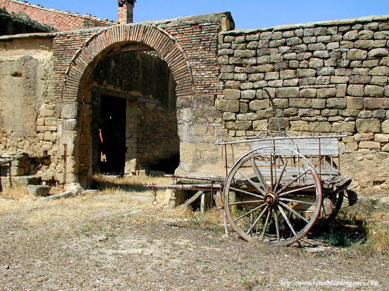 ACCESO A LAS DEPENDENCIA AGRÍCOLAS AL LADO NORTE DEL MONASTERIO